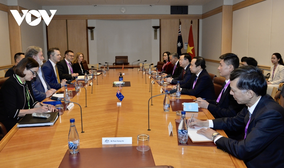 NA Chairman meets Australian Education Minister and parliamentarians